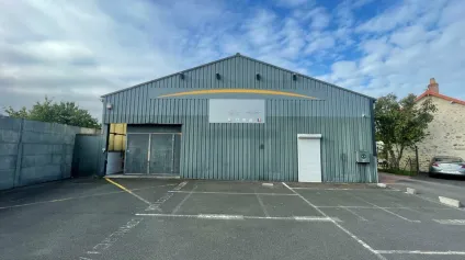 LOCAL D'ACTIVITÉ DE 376M² À LA LOCATION  MONTAIGU-VENDÉE - Offre immobilière - Arthur Loyd