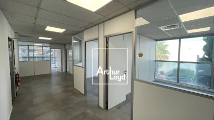 Bureaux à louer - 101 M2 - 1er étage en Ville ActiveParking sur site - Offre immobilière - Arthur Loyd