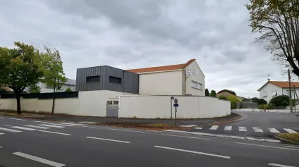 EXCELLENT EMPLACEMENT EN CENTRE-VILLE DE NIORT  VISIBILITÉ MAXIMALE SUR L'AVENUE DE PARIS ! - Offre immobilière - Arthur Loyd