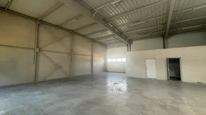 À LOUER  LOCAL D'ACTIVITÉ NEUF ET POLYVALENT  AIZENAY (85) - Offre immobilière - Arthur Loyd