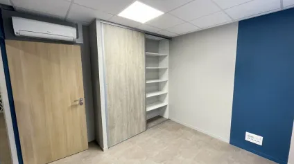 BUREAUX À LOUER 60M² CLIMATISÉS AVEC PARKING  PLATEAU DES GLIÈRES POITIERS - Offre immobilière - Arthur Loyd