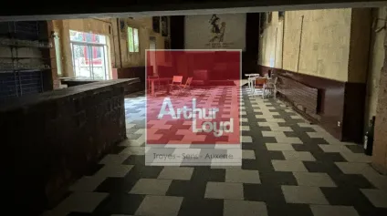 Auxerre, immeuble mixte commercial 400m2, idéal investisseur - Offre immobilière - Arthur Loyd