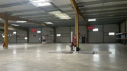 À LOUER  Bâtiment logistique de 3 000 m² avec quais  La Roche-sur-Yon (85) - Offre immobilière - Arthur Loyd