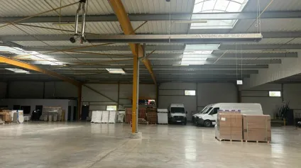 À LOUER  Bâtiment logistique de 3 000 m² avec quais  La Roche-sur-Yon (85) - Offre immobilière - Arthur Loyd