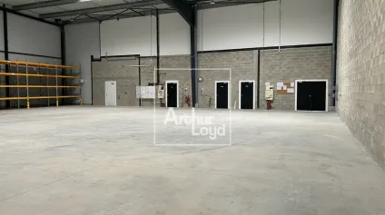 SAINT PIERRE DU PERRAY - LOCAUX D'ACTVITES A LOUER - Offre immobilière - Arthur Loyd