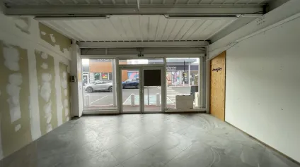 Local commercial occupé de 71 m² à vendre - Emplacement premium dans zone commerciale à Agde - Offre immobilière - Arthur Loyd