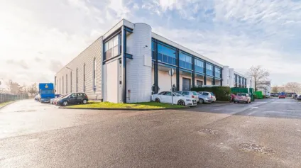 LOCAUX D'ACTIVITES - ZA TRAPPES ELANCOURT - Offre immobilière - Arthur Loyd