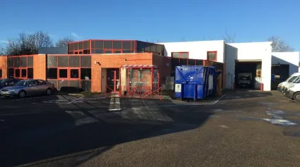 Locaux d'activité à vendre ou à louer à VOISINS LE BRETONNEUX 78960 - Offre immobilière - Arthur Loyd