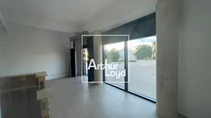 Locaux commerciaux à louer - Ensemble ICONIC, emplacement premium au Cap d'Agde - Offre immobilière - Arthur Loyd