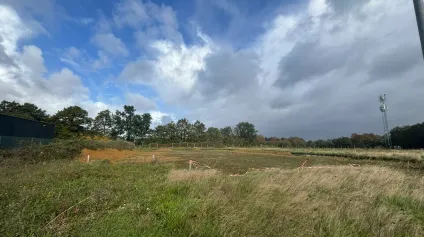 OPPORTUNITÉ RARE  TERRAIN AVEC PROJET DE BÂTIMENT NEUF  NIEUL-LE-DOLENT (85) - Offre immobilière - Arthur Loyd