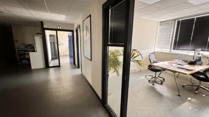 TOURS CENTRE QUARTIER GARE - A VENDRE BUREAUX 1 161 M² - 30 PARKINGS - INVESTISSEMENT - Offre immobilière - Arthur Loyd