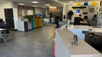 A louer sur Valence Sud, sur un axe très passant, locaux à usage de showroom et entrepot. - Offre immobilière - Arthur Loyd