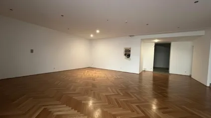 LOCAL COMMERCIAL À LOUER  160 m² - LA ROCHE SUR YON - Offre immobilière - Arthur Loyd