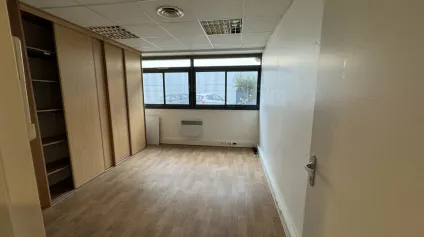 JOUE-LES-TOURS BUREAUX A VENDRE 191 M² 6 PARKINGS - Offre immobilière - Arthur Loyd