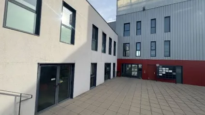 À VENDRE - INVESTISSEUR : 2 lots de bureaux loués au 2ème étage d'un immeuble construit en 2016, dans une zone commerciale et tertiaire à Saint-Just-Saint-Rambert (proximité A72) - Offre immobilière - Arthur Loyd