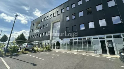 Bureaux aménagé de 210 m2 et 6 places de parkings- BEZANNES - Offre immobilière - Arthur Loyd