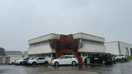 BUREAUX - A LOUER - PARKING - CAP OUEST - Offre immobilière - Arthur Loyd