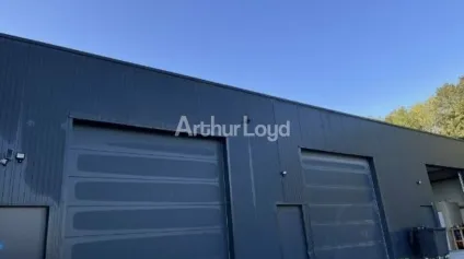 Cellule d'activité avec bureau à louer Saint-Brice-Courcelles - Offre immobilière - Arthur Loyd