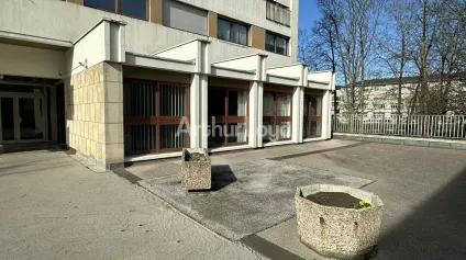 Local professionnel d'environ 102m2 - CHALONS EN CHAMPAGNE CENTRE - Offre immobilière - Arthur Loyd