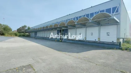 A Vendre - Entrepôt de 4571m2 avec 273m2 de bureaux indépendant et 7500m2 de terrain- secteur La Veuve - Offre immobilière - Arthur Loyd