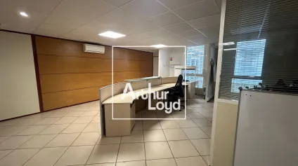 Bureaux à vendre - Les Mazeranes - Proximité autoroutes - Offre immobilière - Arthur Loyd