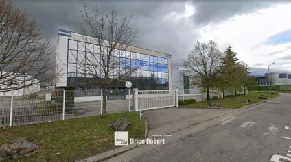 Bâtiment d'activité avec grande surface de bureaux - sur parcelle de 2500 m² - à l'achat - Chaponnay - Offre immobilière - Arthur Loyd