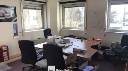 Bureaux à louer à Lyon 8ème dans immeuble tertiaire lumineux proche métro - Offre immobilière - Arthur Loyd