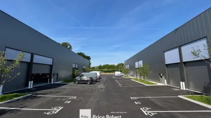 A vendre - Locaux d'activités neufs à partir de 230 m² avec un portail automatique - Saint Genis Laval - Offre immobilière - Arthur Loyd