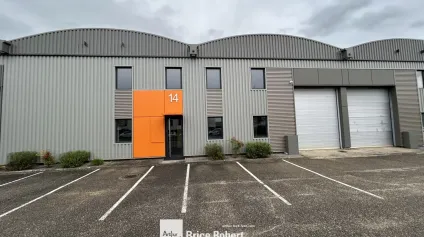 A louer - Local d'activités dans un parc d'activités sécurisé avec stationnements privatifs - Dardilly - Offre immobilière - Arthur Loyd