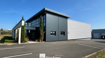 Local d'activités à louer à Saint-Symphorien-sur-Coise avec 7 portes sectionnelles - Offre immobilière - Arthur Loyd