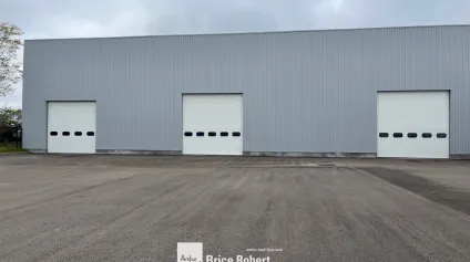 Bâtiment d'activité disponible à la vente ou à la location et situé sur la commune de Saint-Priest - Offre immobilière - Arthur Loyd