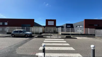 A vendre ou à louer - Bâtiment d'activités indépendant sur son terrain indépendant - Chassieu - Offre immobilière - Arthur Loyd