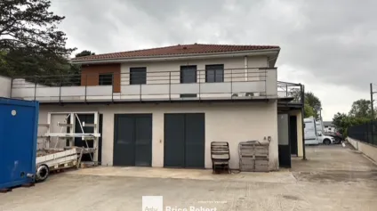 à louer - local d'activités avec un terrain enrobé pour véhicules lourds - Irigny - Offre immobilière - Arthur Loyd