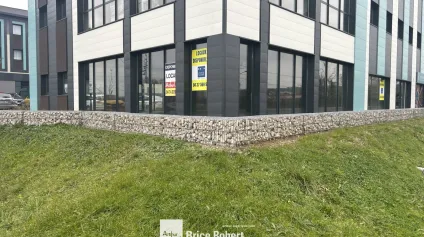 A vendre ou à louer - Local commercial type show-room neuf de 190 m² - Genay - Offre immobilière - Arthur Loyd