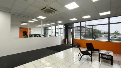 A louer - showroom - Décines-Charpieu - Offre immobilière - Arthur Loyd