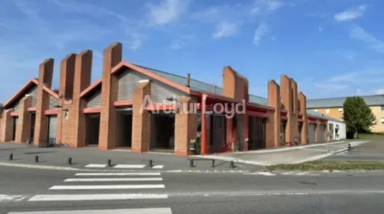 Sur un axe stratégique en périphérie de Reims - à louer - local commercial d'environ 1 200m2 - comptabilisant pas moins de 25 000 véhicules/jour. - Offre immobilière - Arthur Loyd