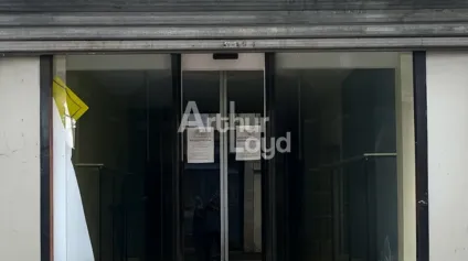 COEUR DE VILLE, LOCAL COMMERCIAL dans la rue piétonne n°1 de la ville de Moulins - Offre immobilière - Arthur Loyd