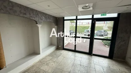 Local commercial 157.13 m² à Puget-sur-Argens - Environnement dynamique - Offre immobilière - Arthur Loyd