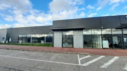 LOCAL COMMERCIAL à LOUER de 554 m² - Offre immobilière - Arthur Loyd