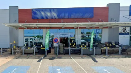 LOCAL COMMERCIAL à LOUER de 900 m² - Offre immobilière - Arthur Loyd