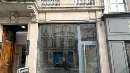 LOCAL COMMERCIAL à LOUER de 186 m² - Offre immobilière - Arthur Loyd