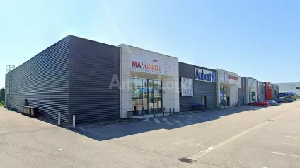 LOCAL COMMERCIAL à LOUER de 925 m² - Offre immobilière - Arthur Loyd