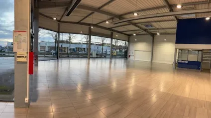 A VENDRE - LOCAUX COMMERCIAUX - 1450 M2 - SAINT-QUENTIN - Offre immobilière - Arthur Loyd