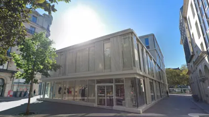 Local commercial à louer au centre ville de Nantes avec grande vitrine d’angle - Offre immobilière - Arthur Loyd