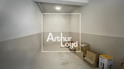 Bureaux ou commerce à louer de 136 m2 - Quartier Polygone - très belle visibilité - Offre immobilière - Arthur Loyd