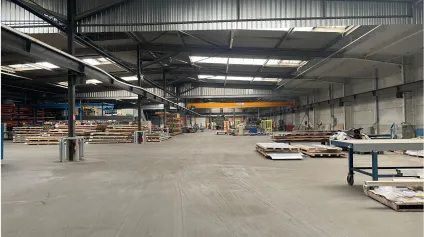 ENTREPÔT INDUSTRIEL POUR STOCKAGE ET USAGE DE PONTS ROULANTS - Offre immobilière - Arthur Loyd