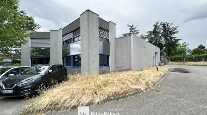 A louer - Bâtiment d'activités indépendant au sein de la ZAC de Pivolles à Décines-Charpieu - Offre immobilière - Arthur Loyd