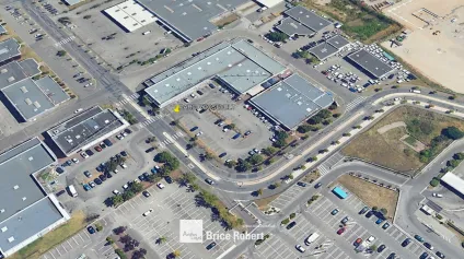 A louer - Local commercial dans zone commerciale - Vaulx en Velin - Offre immobilière - Arthur Loyd