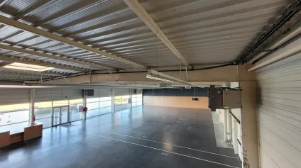 A LOUER LOCAL COMMERCIAL DE 400 m2 - AXE PASSANT - LES SABLES D'OLONNE - Offre immobilière - Arthur Loyd