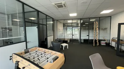 À VENDRE - IMMEUBLE DE BUREAUX ET STOCKAGE DE 540m² DANS UNE ZONE STRATEGIQUE À CHASSENEUIL-DU-POITOU - Offre immobilière - Arthur Loyd
